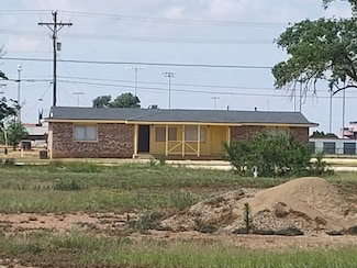 1004 N Ballard St, Brownfield, TX 79316