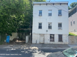 1032 van Duzer St, Staten Island, NY 10304
