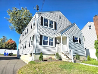 387 Quaker Ln S, West Hartford, CT 06119