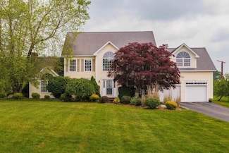 16 Premier Dr, Londonderry, NH 03053