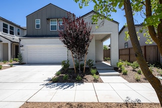 802 Katelyn Ave, Madera, CA 93636