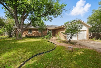 4900 Vega Ct E, Fort Worth, TX 76133