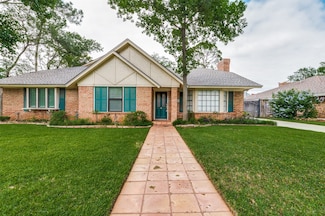 1207 Land Rush Dr, Arlington, TX 76012