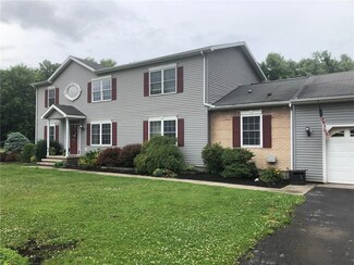 8 N Canal St, Lyons, NY 14489