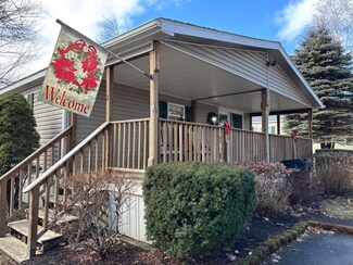 2 Brentwood Dr, Lisbon, ME 04250