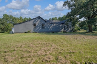 2071 W Point Tap Rd, Palestine, TX 75803