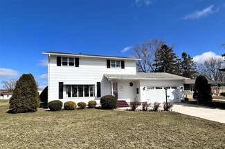 534 Lake Shore Dr, Sauk Centre, MN 56378
