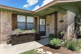 229 Blue Bonnet, Floresville, TX 78114
