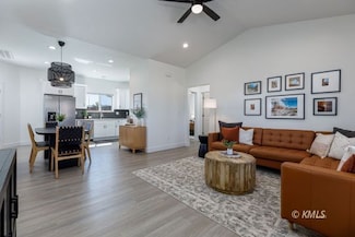 859 W Chamberlain Dr, Kanab, UT 84741