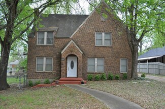 906 E Park Ave, Palestine, TX 75801