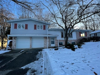 2130 Blueberry Dr NW, Grand Rapids, MI 49504
