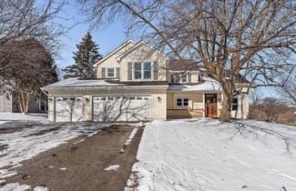 1320 Stratton Ct, Chanhassen, MN 55317
