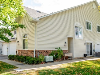 2550 Lockwood Dr Unit 62, Saint Paul, MN 55120
