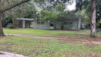 2918 NE 12th St, Gainesville, FL 32609