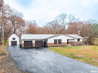 753 Susan Dr, Knoxville, IL 61448