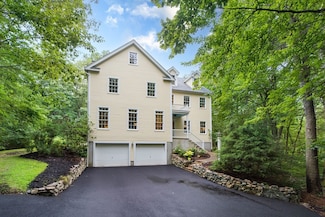 18 Birch Ln, Medfield, MA 02052