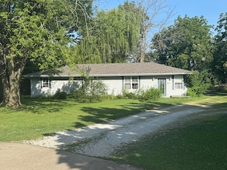 2213 S Orchard Ave, Bolivar, MO 65613