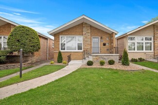 8749 S Cornell Ave, Chicago, IL 60617