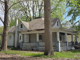 202 College St, Blue Mound, IL 62513