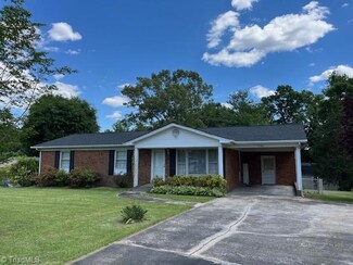 3751 Chadwick Dr, High Point, NC 27263