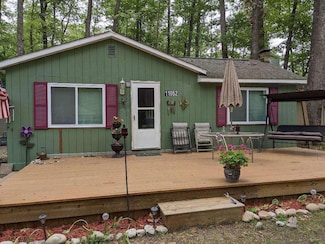 11052 W Higgins Lake Dr, Roscommon, MI 48653