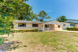 2071 Courtney Dr, Jacksonville, FL 32208