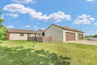 1109 Pomona Dr, Champaign, IL 61822