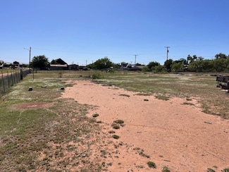 611 E Sheridan St, Rotan, TX 79546