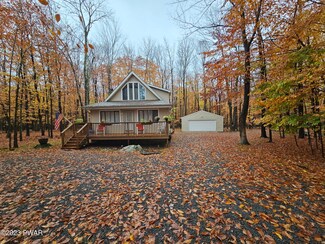 4 Chelsea Ln, Hawley, PA 18428