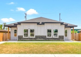 913 W Hackberry Ave, Alamo, TX 78516