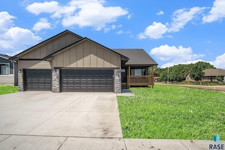 1103 Cyber Ct, Madison, SD 57042