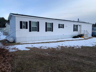 6 Pinetree Ln, Lewiston, ME 04240
