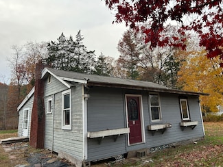 5 Shepaug Rd, Sandy Hook, CT 06482