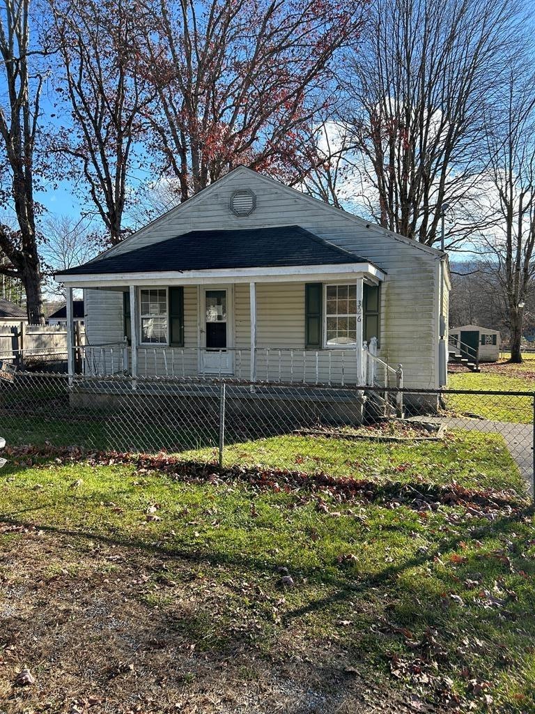 326 Monroe St, Rupert, WV 25984 MLS 52834