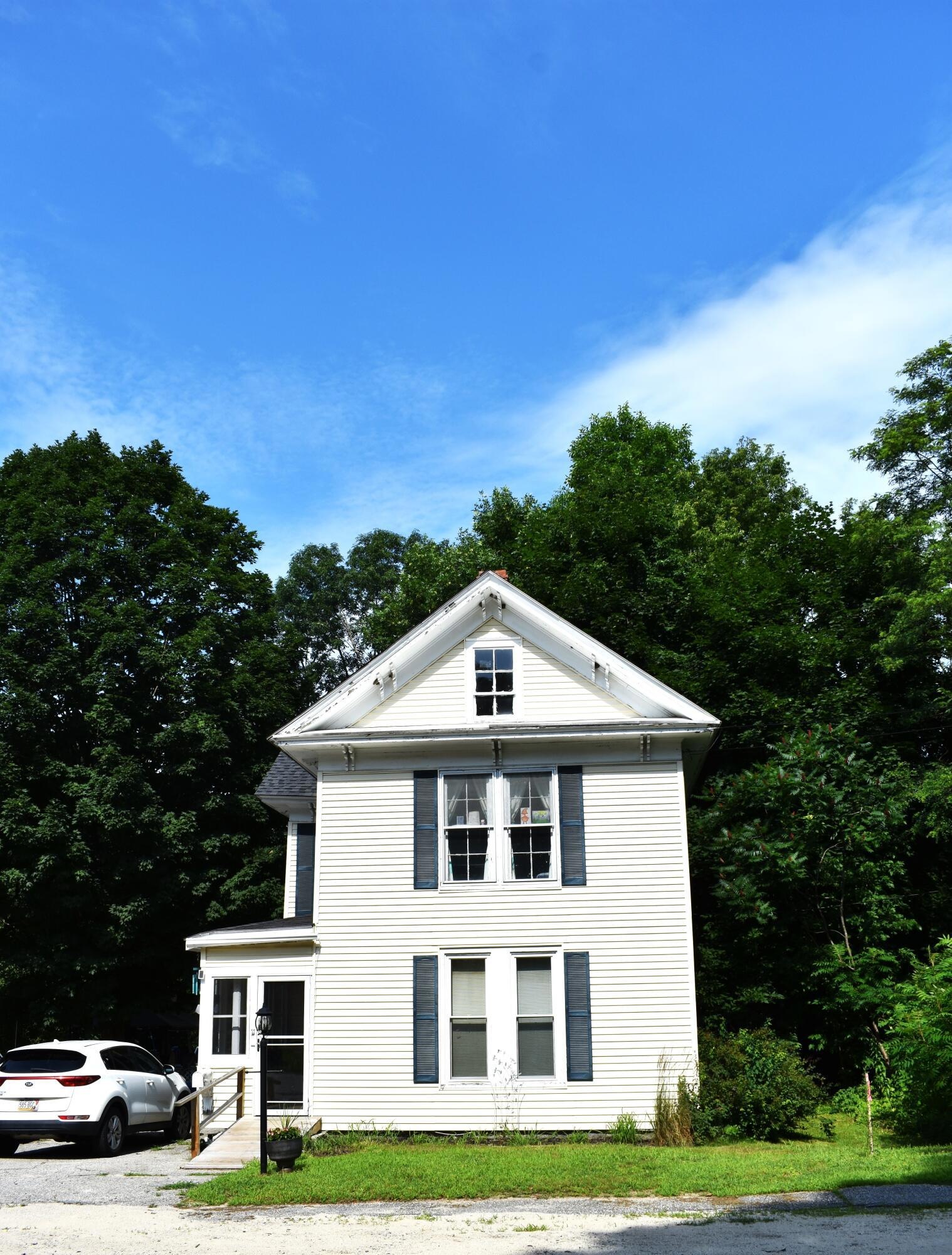 11 Pine St, Mechanic Falls, ME 04256