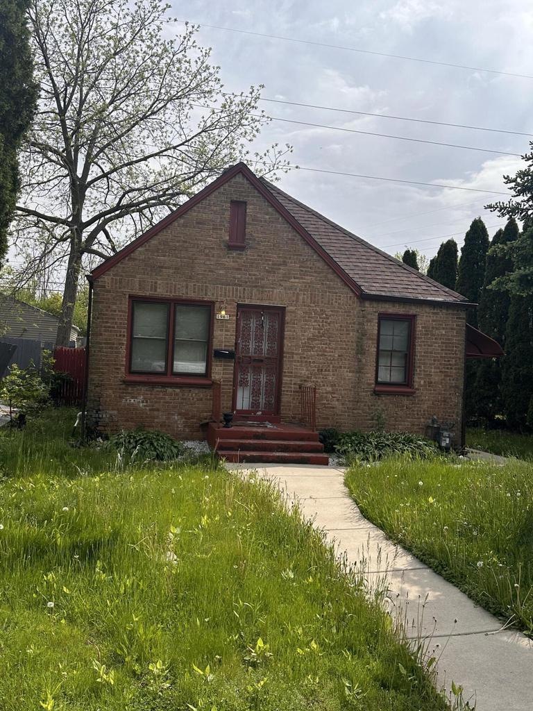 1961 W Purdue St, Milwaukee, WI 53209 MLS 1875292