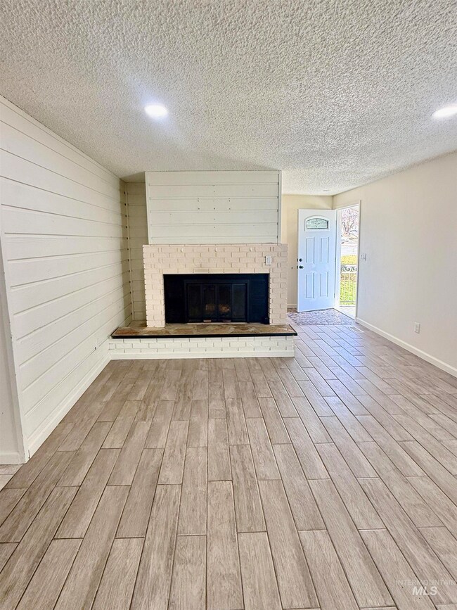 2595 N 3rd E, Mountain Home, ID 83647 - photo 5