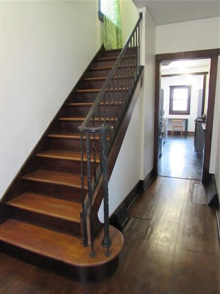 stairs case in foyer area