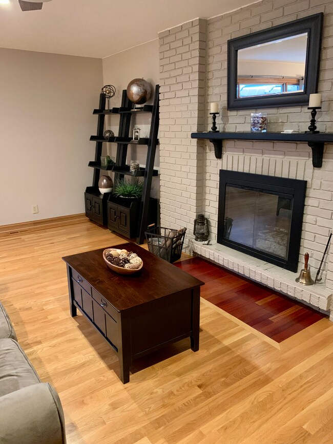 1203 Violet Ln, Batavia, IL 60510 - photo 2