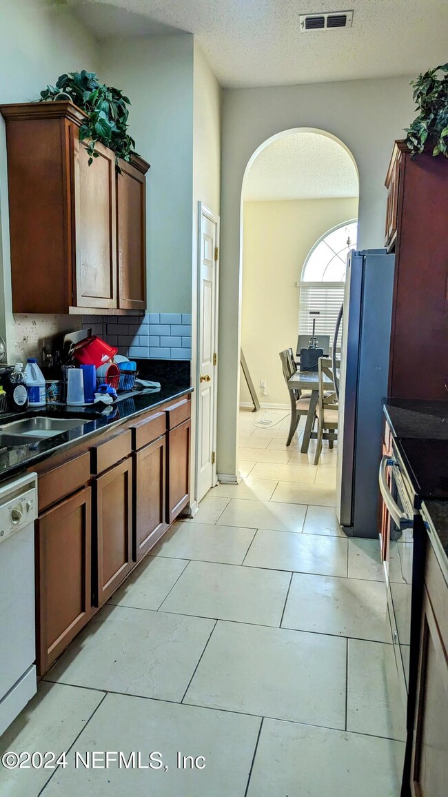 10857 Lydia Estates Dr, Jacksonville, FL 32218 - photo 7