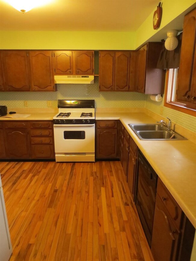 1613 W Burbank Ave, Janesville, WI 53546 - photo 6