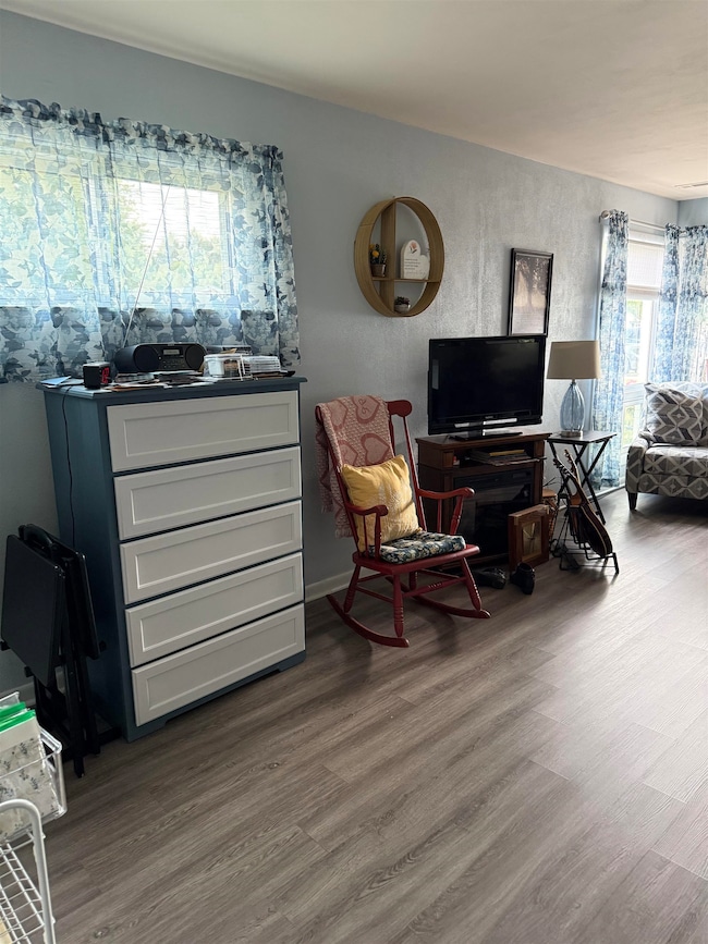 1909 W Laurel St, Freeport, IL 61032 - photo 5