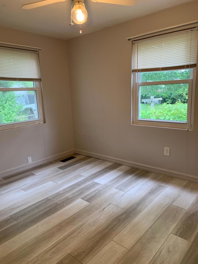 303 Derrer Rd unit 305, Columbus, OH 43204 - photo 6