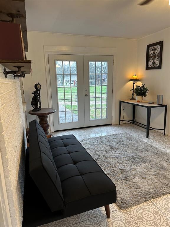 1010 S Clements St, Gainesville, TX 76240 - photo 2