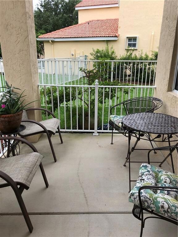 4210 Laurel Ridge Cir, Weston, FL 33331 - photo 5