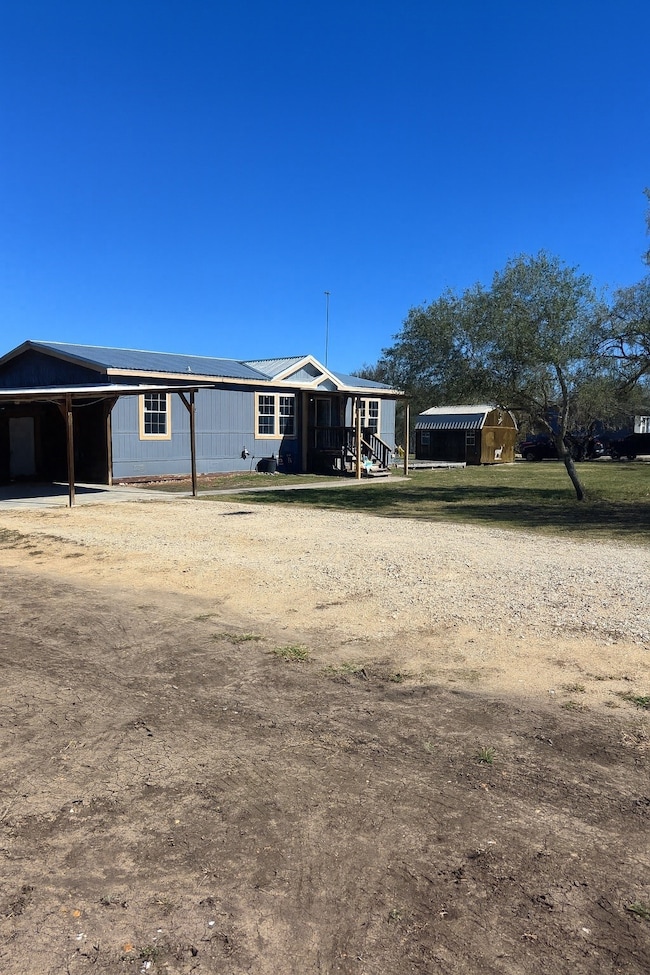 149 High Meadows Dr, Gonzales, TX 78629 - photo 2