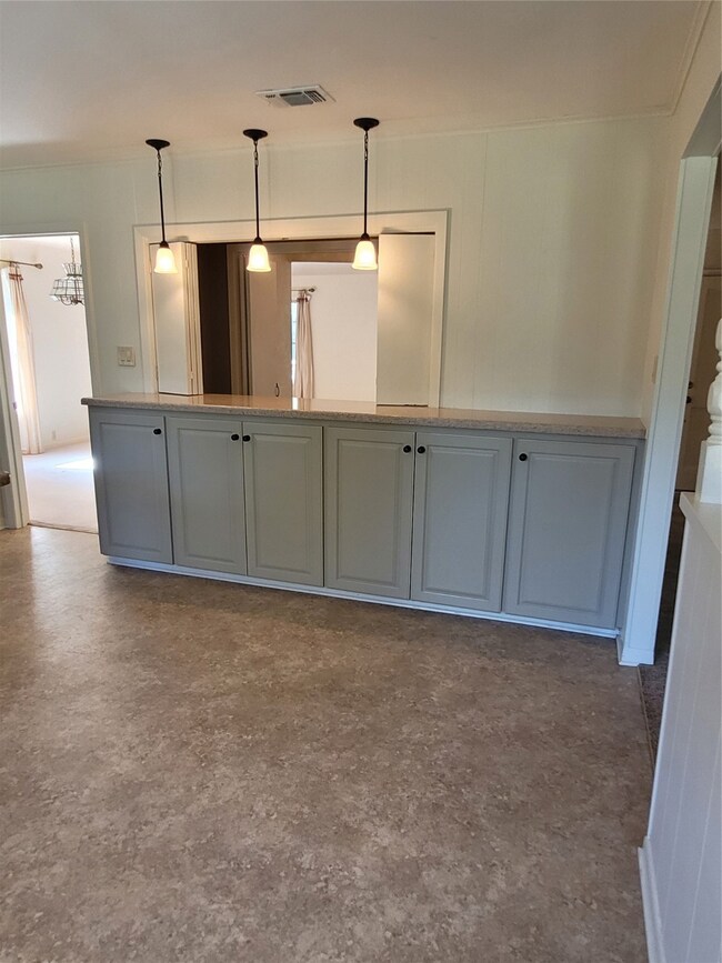 Kitchen serving bar