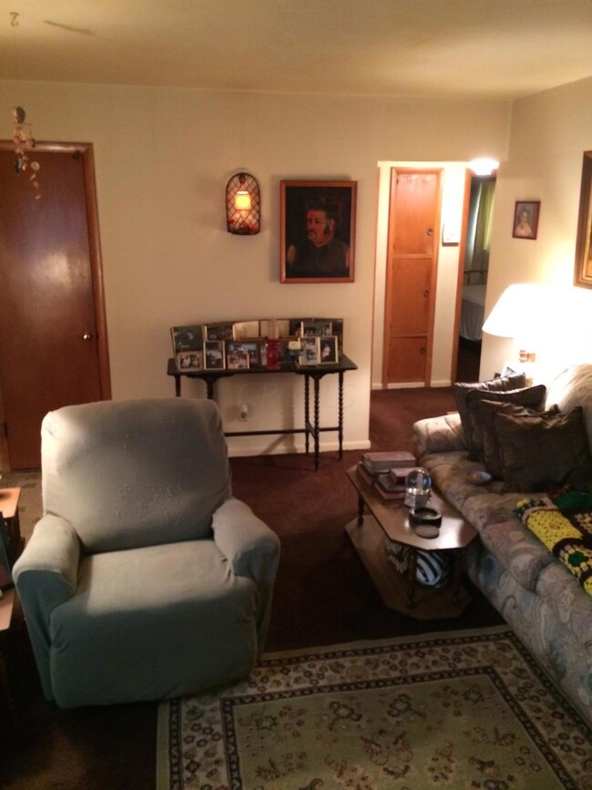 4046 Sexton Dr, Columbus, OH 43228 - photo 4