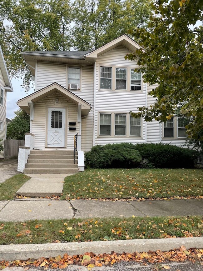 328 Hull Ct, Waukegan, IL 60085 - photo 7