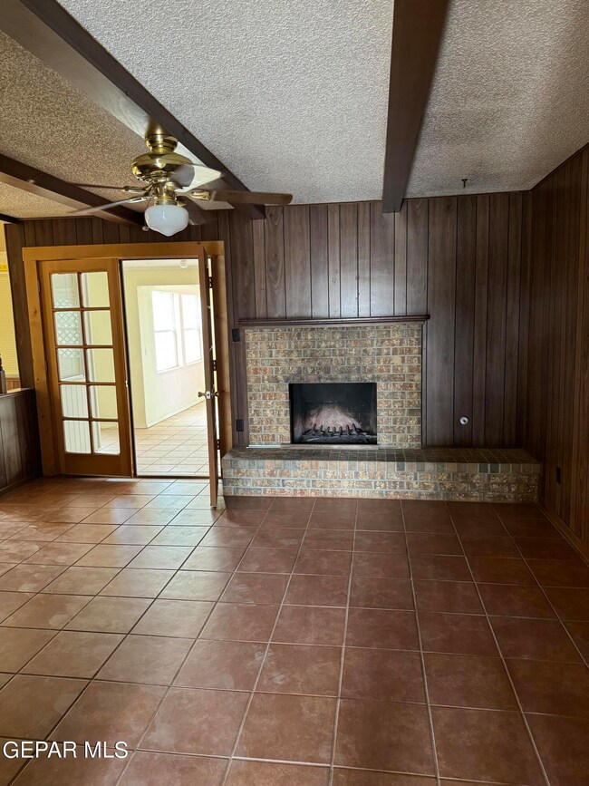 2321 Frank Beard Dr, El Paso, TX 79935 - photo 4